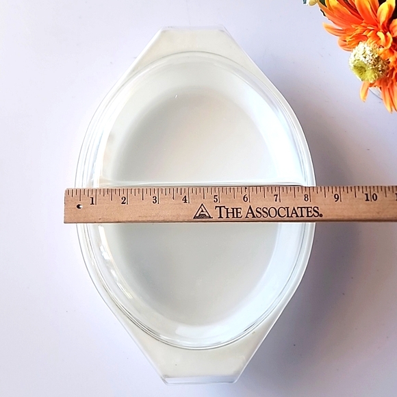 VTG. Pyrex, Town & Country Divided Covered Dish. - Picture 9 of 9